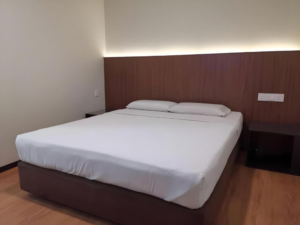 Hotel Holiday Kota Kinabalu Dış mekan fotoğraf