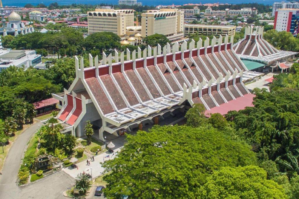 Hotel Holiday Kota Kinabalu Dış mekan fotoğraf