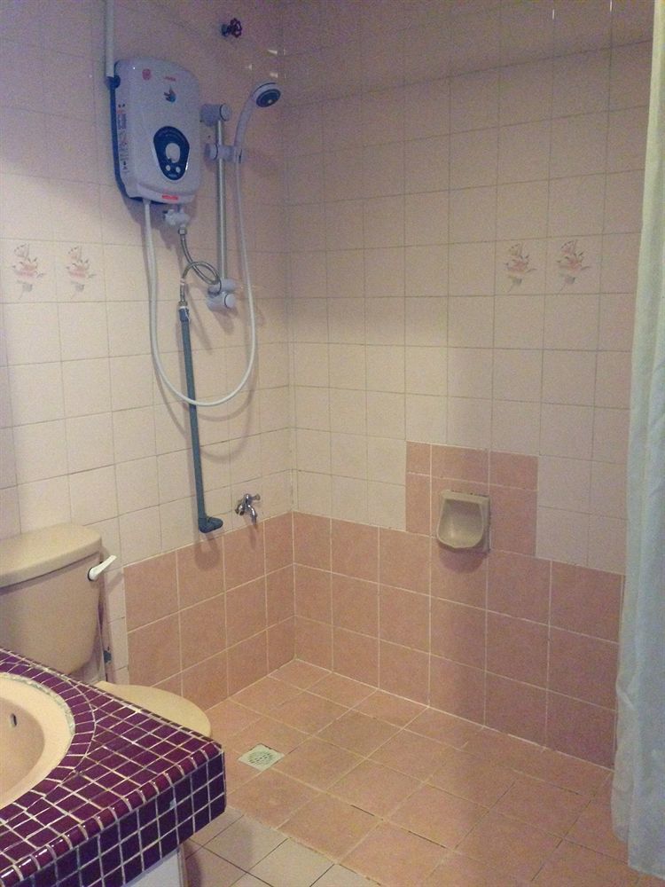 Hotel Holiday Kota Kinabalu Dış mekan fotoğraf