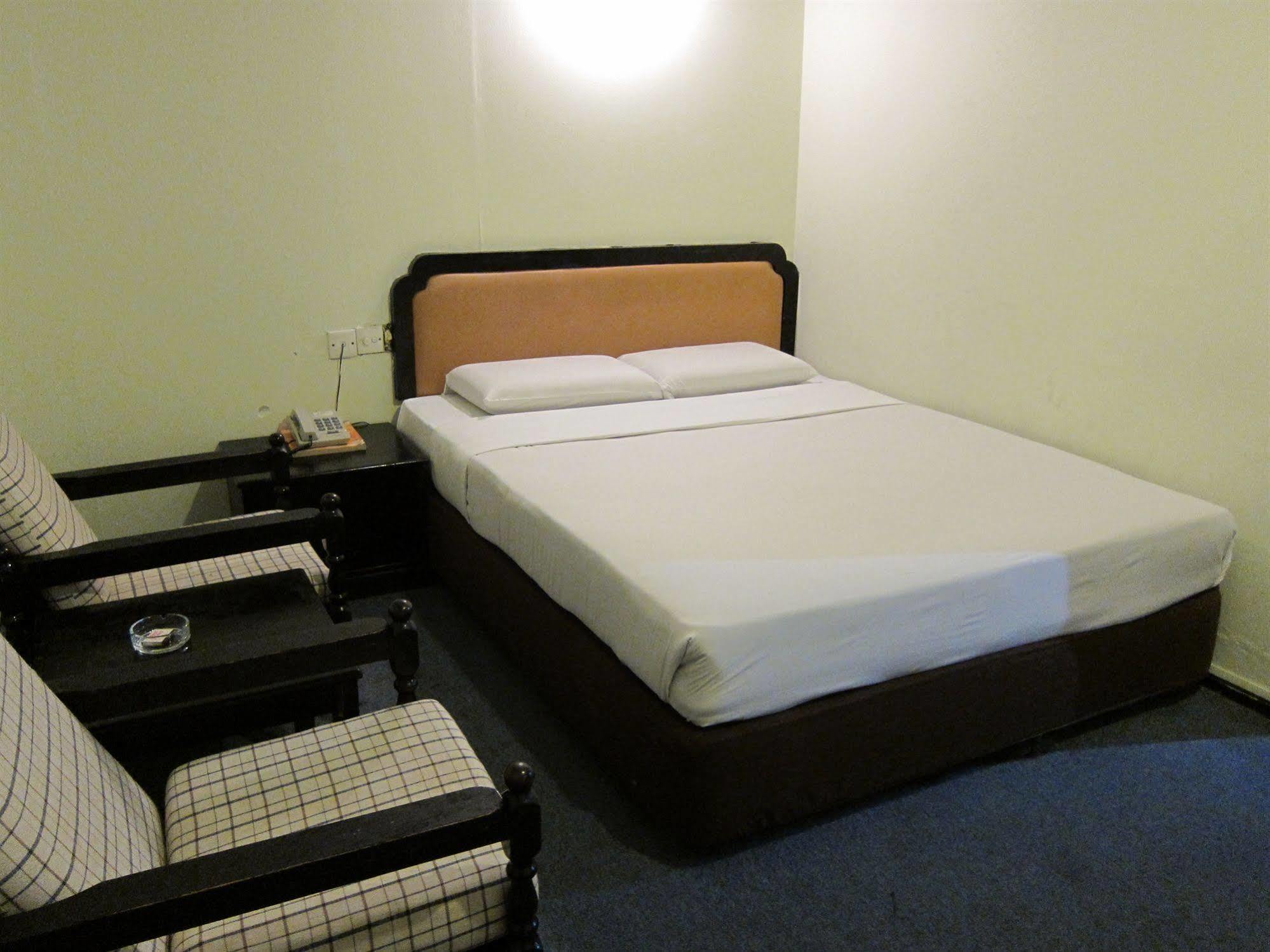 Hotel Holiday Kota Kinabalu Dış mekan fotoğraf